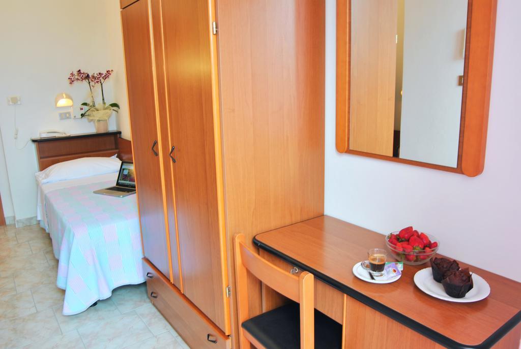 רימיני Hotel Samoa חדר תמונה